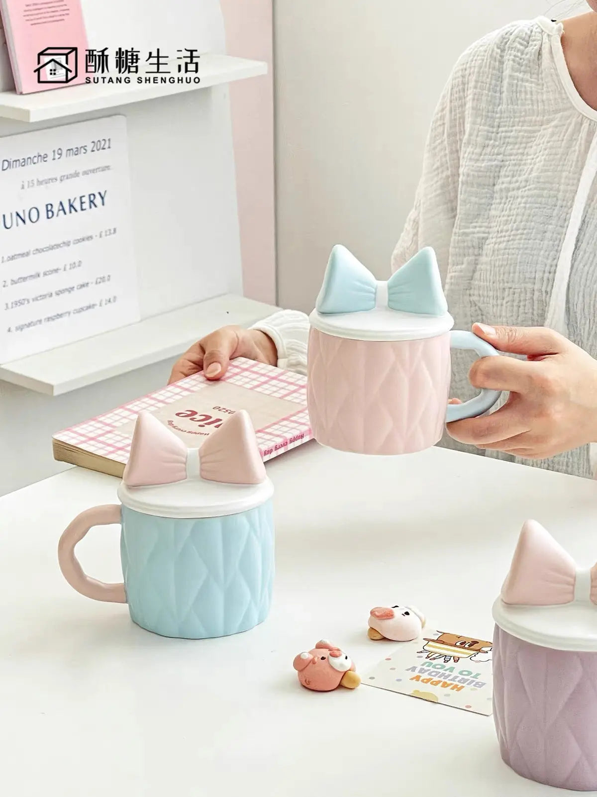Textured Ceramic Mug with Bow Lid