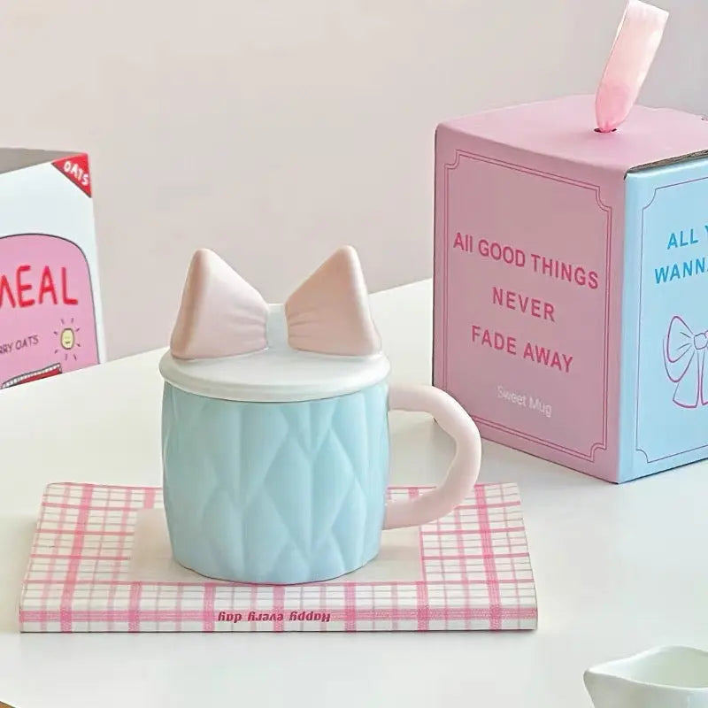 Textured Ceramic Mug with Bow Lid