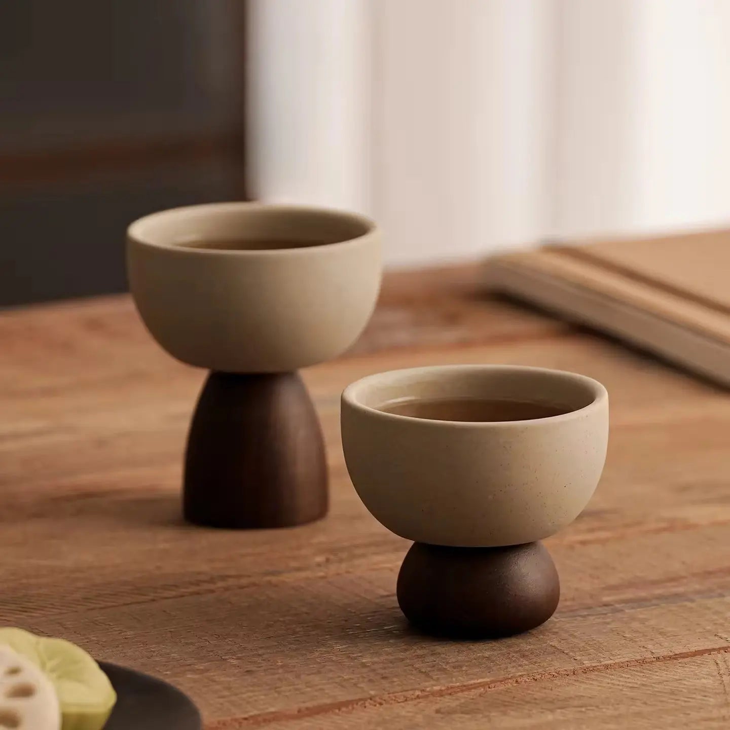 Arcadian Pedestal Serving Bowl – Minimalist Ceramic & Oak-Tone Base