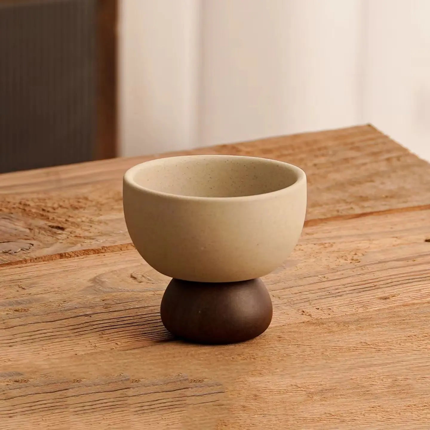 Arcadian Pedestal Serving Bowl – Minimalist Ceramic & Oak-Tone Base